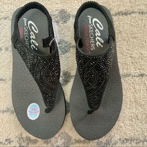 NWT Cali by Sketchers Yoga Foam Jeweled Flip-flop Sandals
